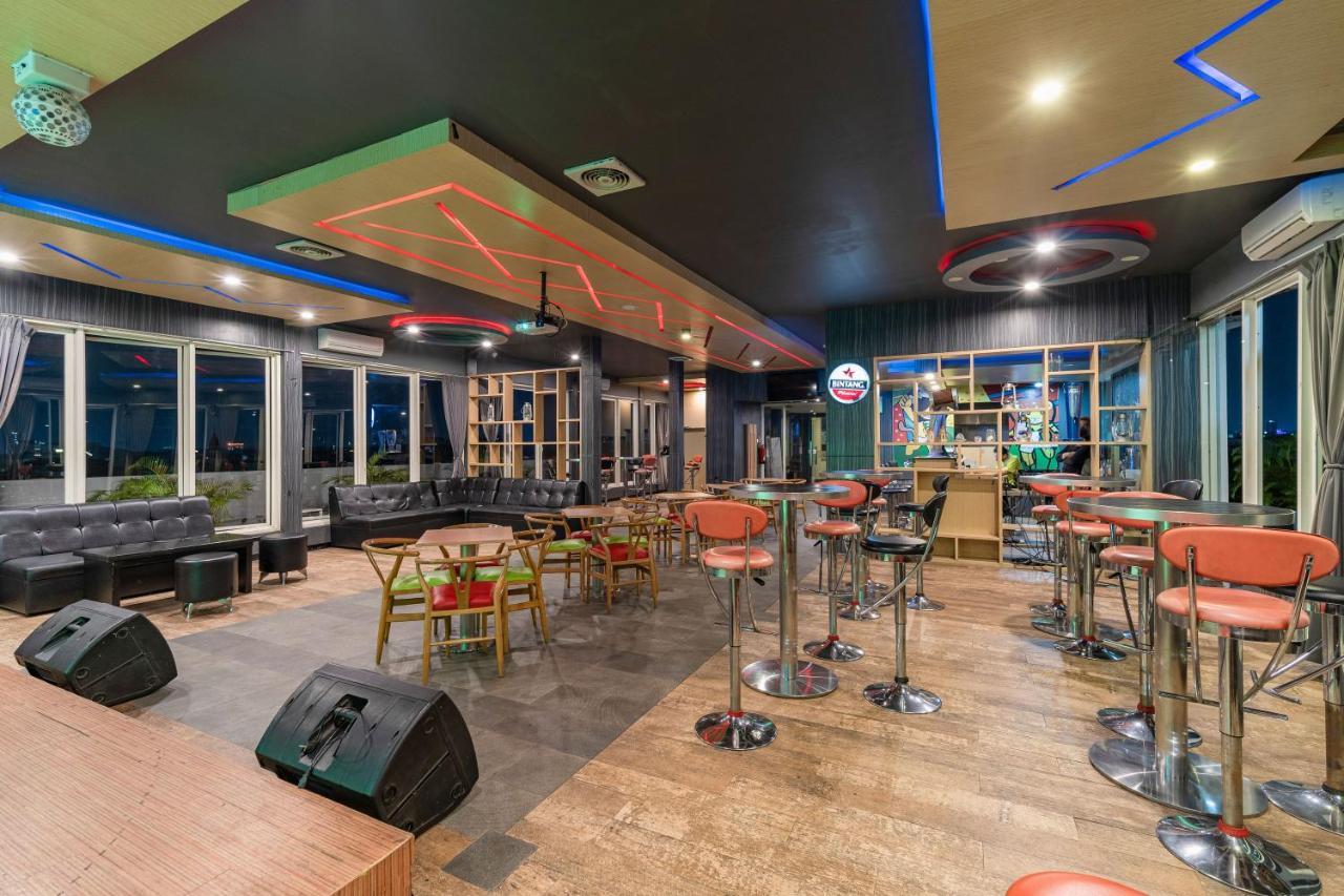 Ascent Hotel & Cafe Μαλάνγκ Εξωτερικό φωτογραφία