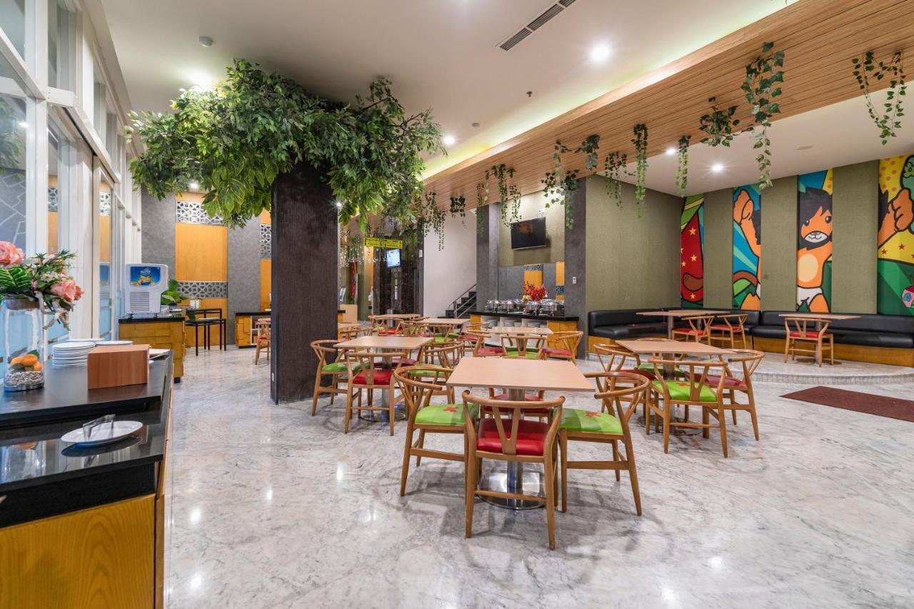 Ascent Hotel & Cafe Μαλάνγκ Εξωτερικό φωτογραφία