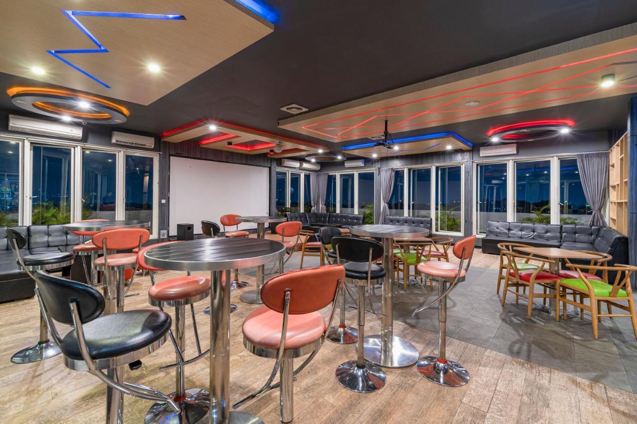 Ascent Hotel & Cafe Μαλάνγκ Εξωτερικό φωτογραφία